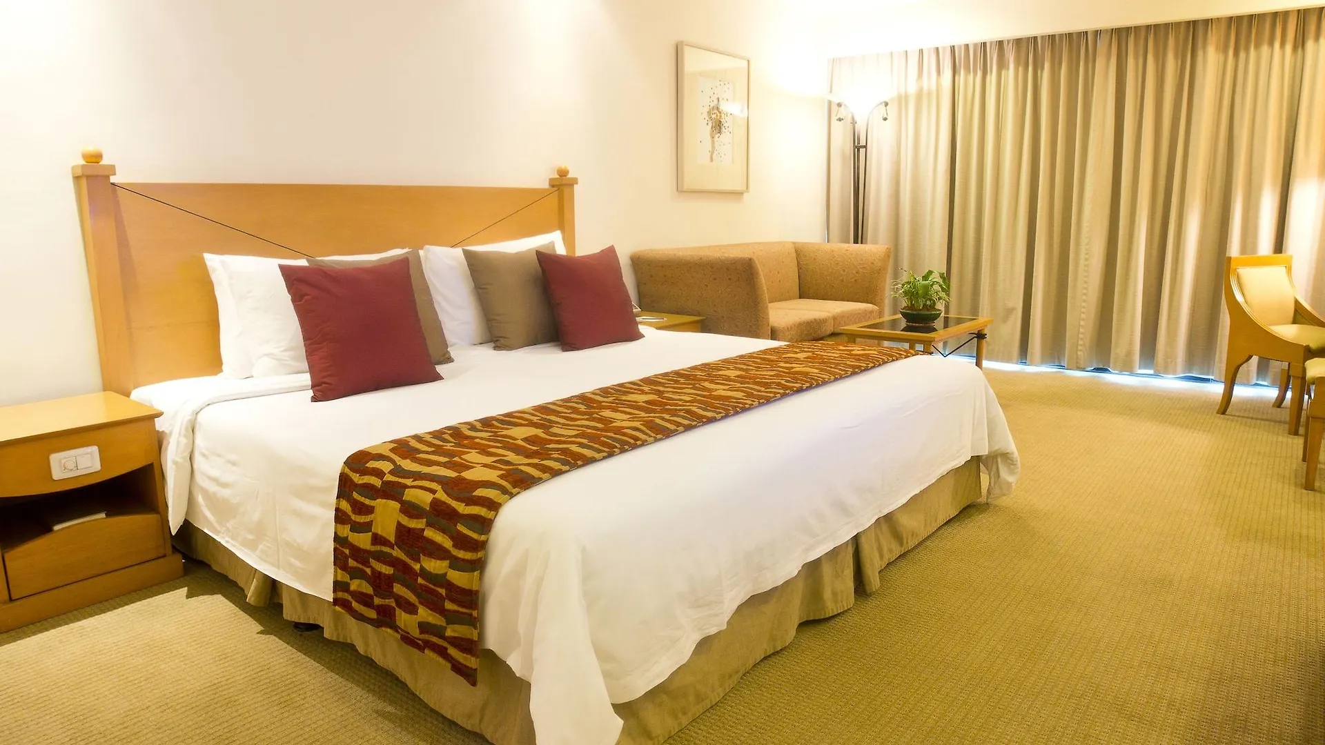 The Heritage Hotel Manila Pasay