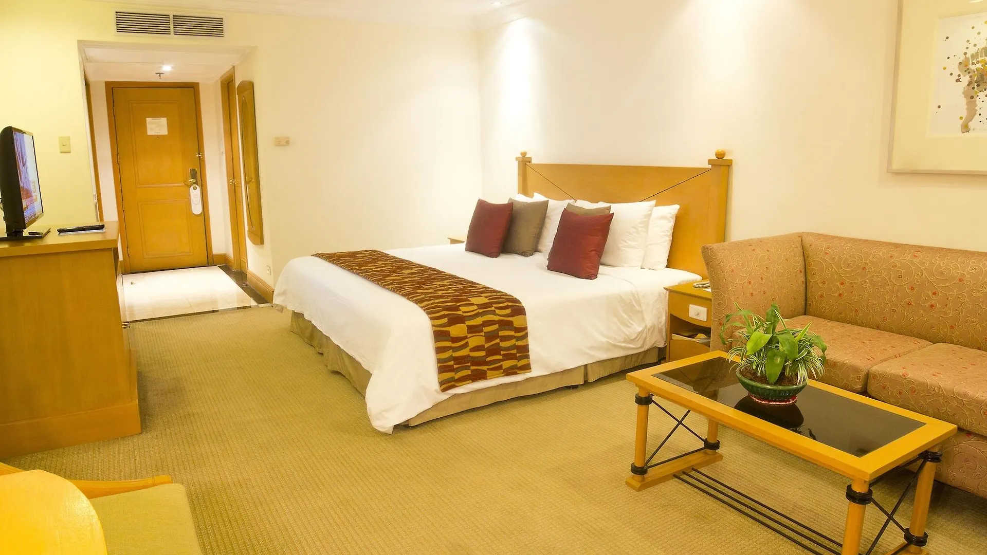 The Heritage Hotel Manila Pasay 4*,
