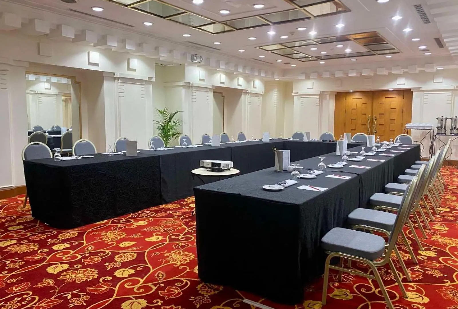 The Heritage Hotel Manila Pasay